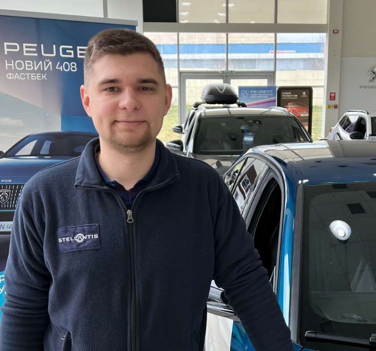 Сервіс-консультант Михайло Биков