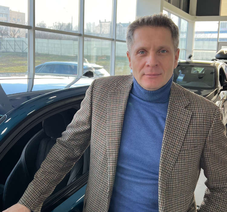 Керівник відділу корпоративних продажів автомобілів Євген Сурков